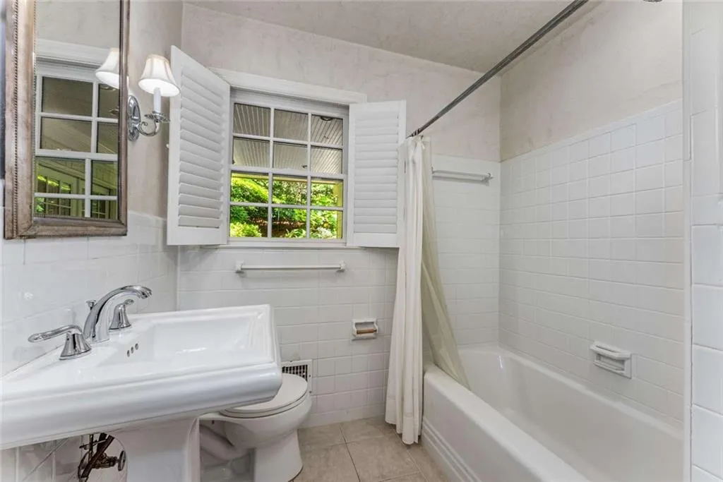 2517 Birchwood Drive Ne, Atlanta, Georgia 30305, 3 Bedrooms Bedrooms, ,4 BathroomsBathrooms,Residential,For Sale,2517 Birchwood Drive Ne,7578653
