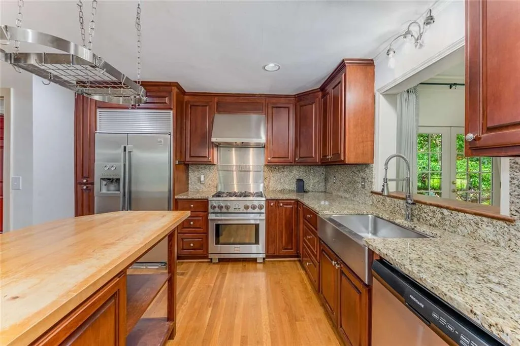 2517 Birchwood Drive Ne, Atlanta, Georgia 30305, 3 Bedrooms Bedrooms, ,4 BathroomsBathrooms,Residential,For Sale,2517 Birchwood Drive Ne,7578653
