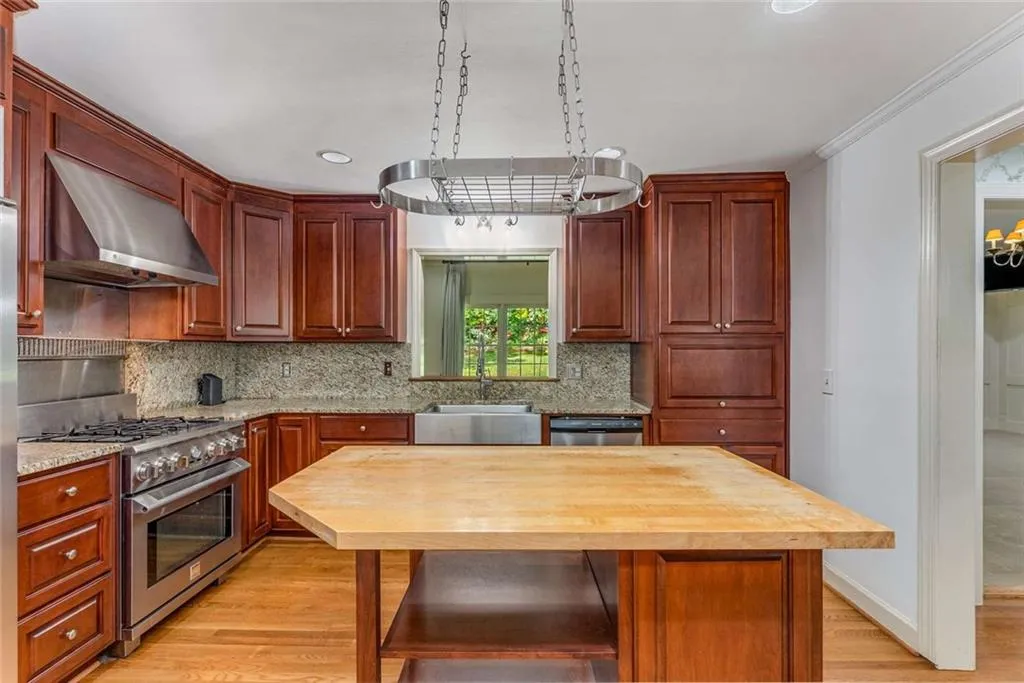 2517 Birchwood Drive Ne, Atlanta, Georgia 30305, 3 Bedrooms Bedrooms, ,4 BathroomsBathrooms,Residential,For Sale,2517 Birchwood Drive Ne,7578653