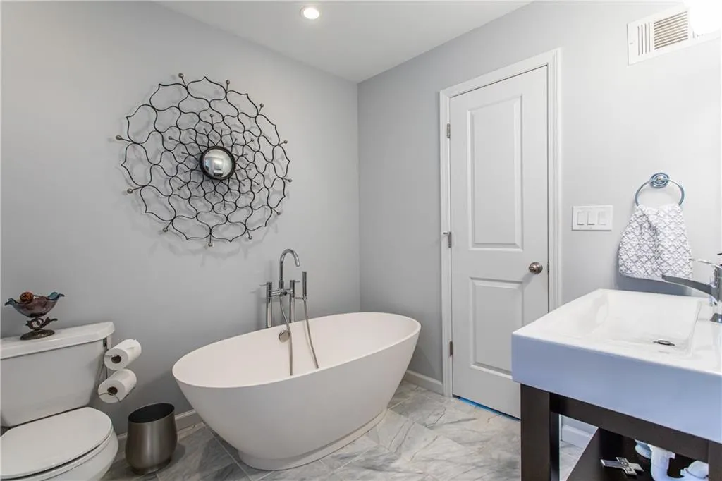 75 River Springs Drive, Atlanta, Georgia 30328, 4 Bedrooms Bedrooms, ,3 BathroomsBathrooms,Residential,Sold,75 River Springs Drive,6768896