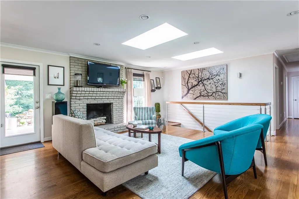 75 River Springs Drive, Atlanta, Georgia 30328, 4 Bedrooms Bedrooms, ,3 BathroomsBathrooms,Residential,Sold,75 River Springs Drive,6768896