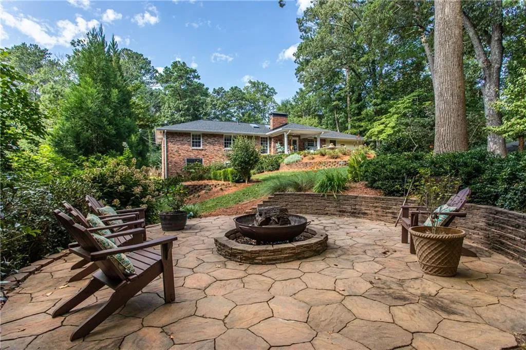 75 River Springs Drive, Atlanta, Georgia 30328, 4 Bedrooms Bedrooms, ,3 BathroomsBathrooms,Residential,Sold,75 River Springs Drive,6768896