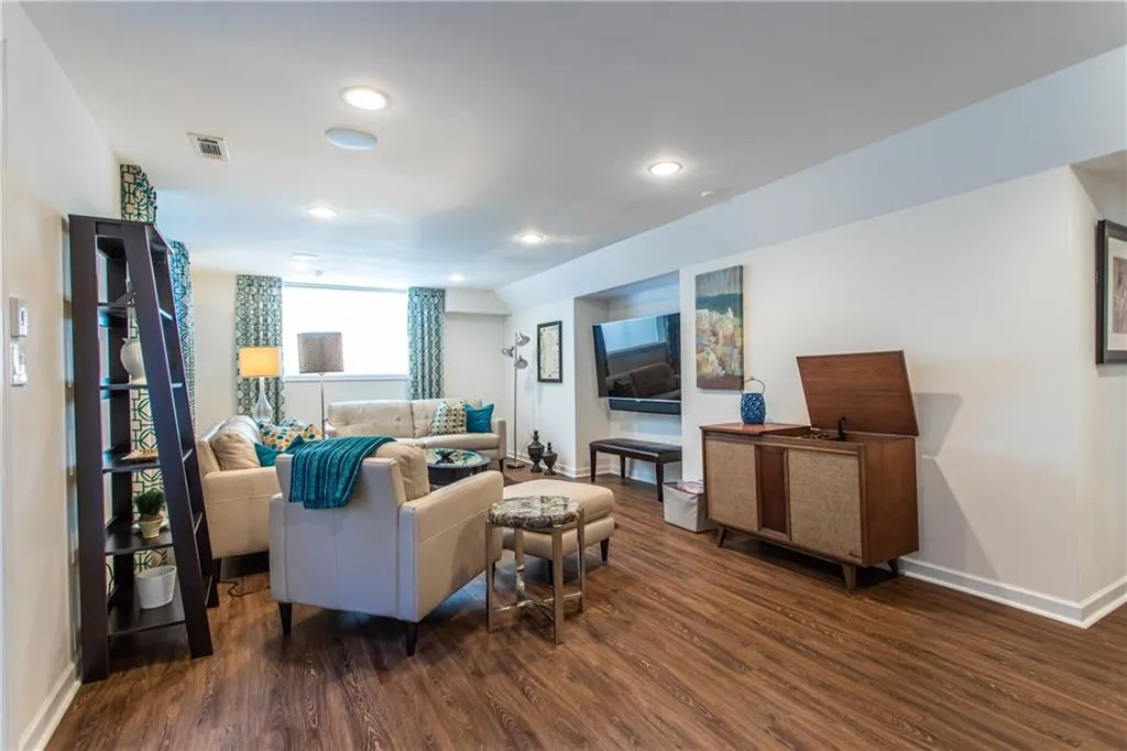 75 River Springs Drive, Atlanta, Georgia 30328, 4 Bedrooms Bedrooms, ,3 BathroomsBathrooms,Residential,Sold,75 River Springs Drive,6768896