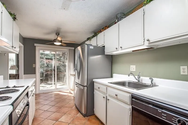 8740 Roswell Road Unit 7a, Sandy Springs, Georgia 30350, 2 Bedrooms Bedrooms, ,2 BathroomsBathrooms,Residential,Sold,8740 Roswell Road Unit 7a,5793897