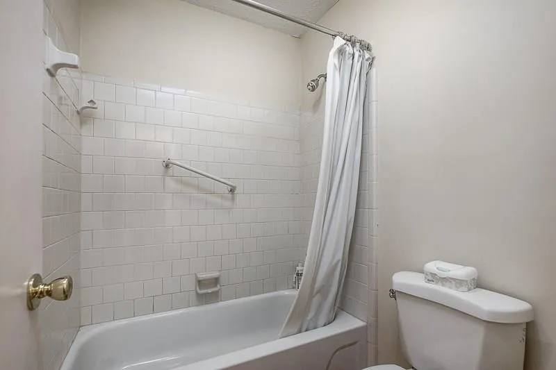 8740 Roswell Road Unit 7a, Sandy Springs, Georgia 30350, 2 Bedrooms Bedrooms, ,2 BathroomsBathrooms,Residential,Sold,8740 Roswell Road Unit 7a,5793897