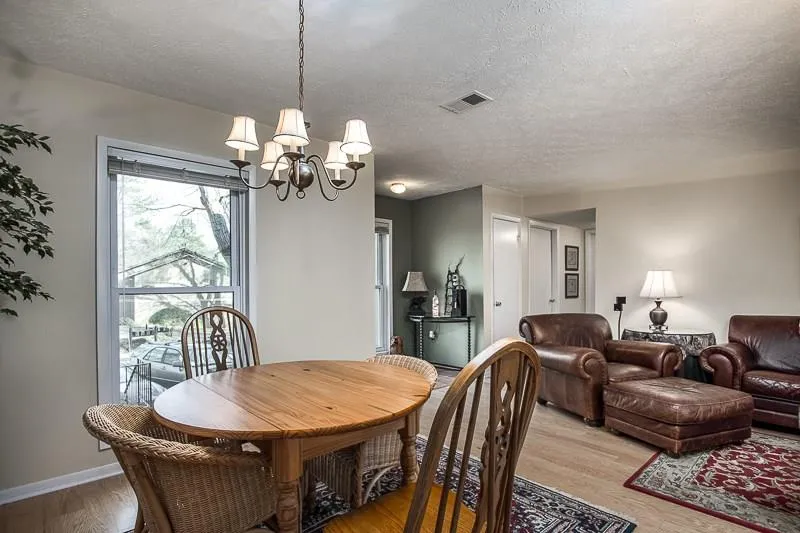 8740 Roswell Road Unit 7a, Sandy Springs, Georgia 30350, 2 Bedrooms Bedrooms, ,2 BathroomsBathrooms,Residential,Sold,8740 Roswell Road Unit 7a,5793897
