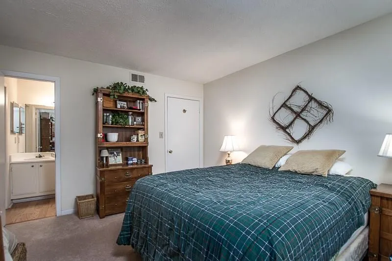 8740 Roswell Road Unit 7a, Sandy Springs, Georgia 30350, 2 Bedrooms Bedrooms, ,2 BathroomsBathrooms,Residential,Sold,8740 Roswell Road Unit 7a,5793897