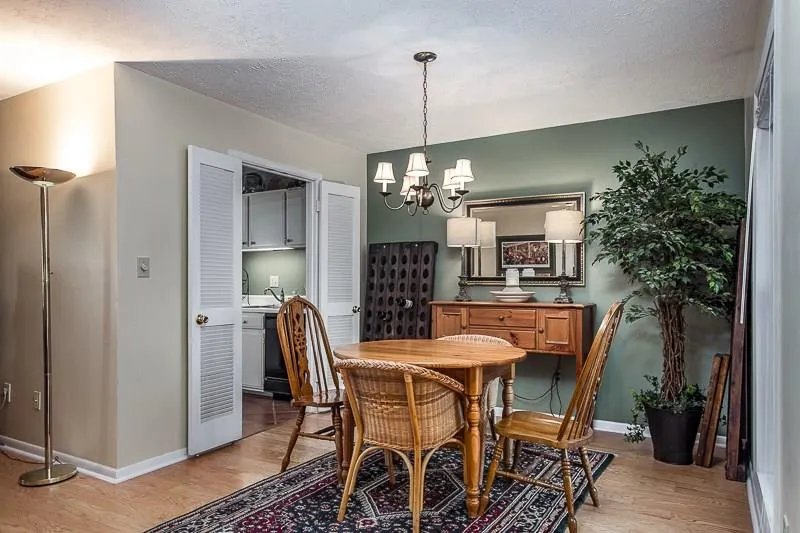 8740 Roswell Road Unit 7a, Sandy Springs, Georgia 30350, 2 Bedrooms Bedrooms, ,2 BathroomsBathrooms,Residential,Sold,8740 Roswell Road Unit 7a,5793897
