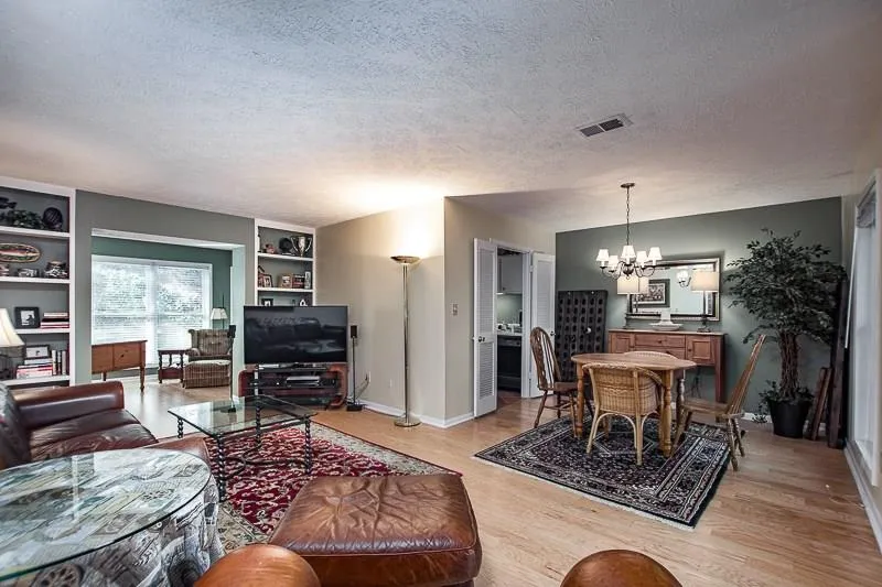 8740 Roswell Road Unit 7a, Sandy Springs, Georgia 30350, 2 Bedrooms Bedrooms, ,2 BathroomsBathrooms,Residential,Sold,8740 Roswell Road Unit 7a,5793897