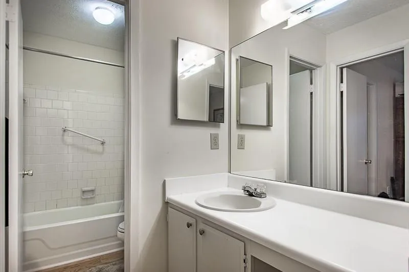 8740 Roswell Road Unit 7a, Sandy Springs, Georgia 30350, 2 Bedrooms Bedrooms, ,2 BathroomsBathrooms,Residential,Sold,8740 Roswell Road Unit 7a,5793897