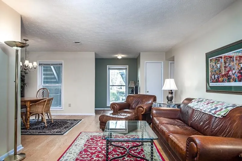 8740 Roswell Road Unit 7a, Sandy Springs, Georgia 30350, 2 Bedrooms Bedrooms, ,2 BathroomsBathrooms,Residential,Sold,8740 Roswell Road Unit 7a,5793897