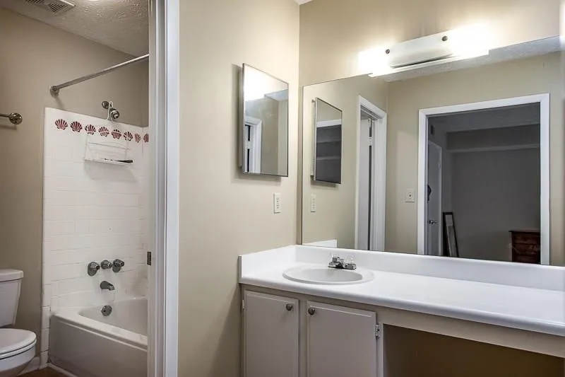 8740 Roswell Road Unit 7a, Sandy Springs, Georgia 30350, 2 Bedrooms Bedrooms, ,2 BathroomsBathrooms,Residential,Sold,8740 Roswell Road Unit 7a,5793897
