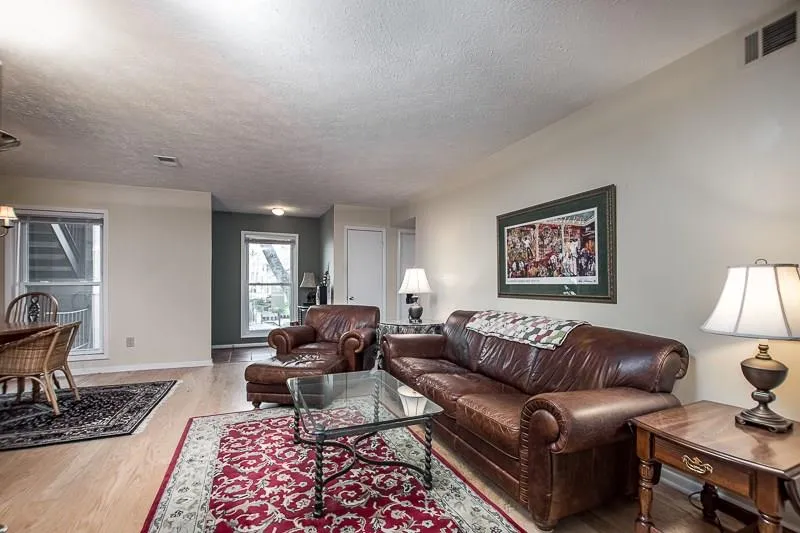 8740 Roswell Road Unit 7a, Sandy Springs, Georgia 30350, 2 Bedrooms Bedrooms, ,2 BathroomsBathrooms,Residential,Sold,8740 Roswell Road Unit 7a,5793897