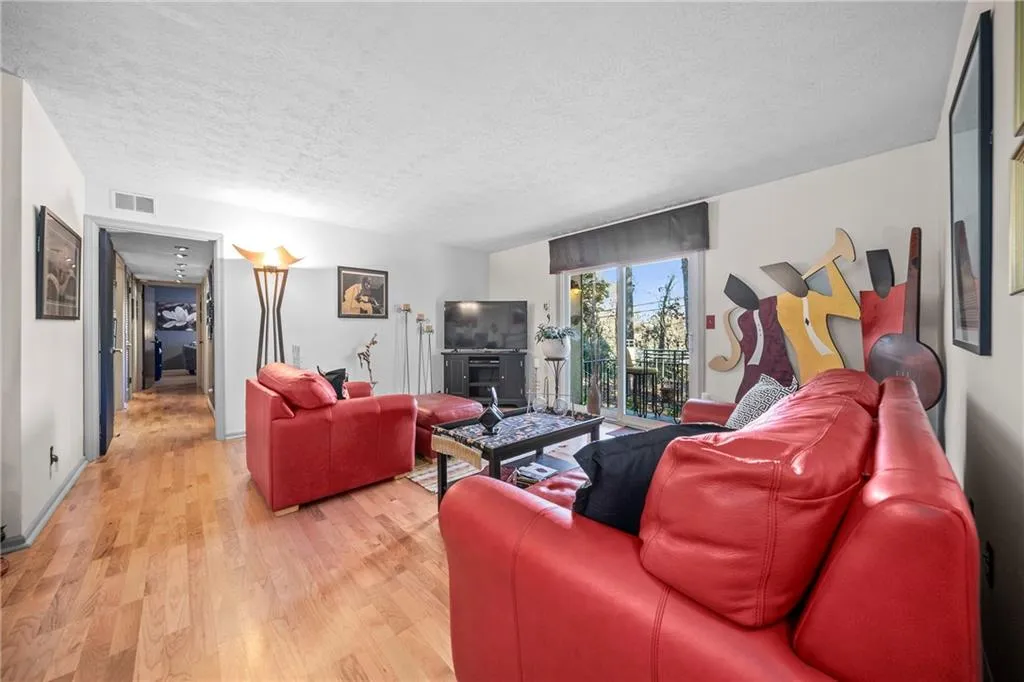 725 Dalrymple Road Unit 1d, Sandy Springs, Georgia 30328, 2 Bedrooms Bedrooms, ,2 BathroomsBathrooms,Residential,Sold,725 Dalrymple Road Unit 1d,6846451