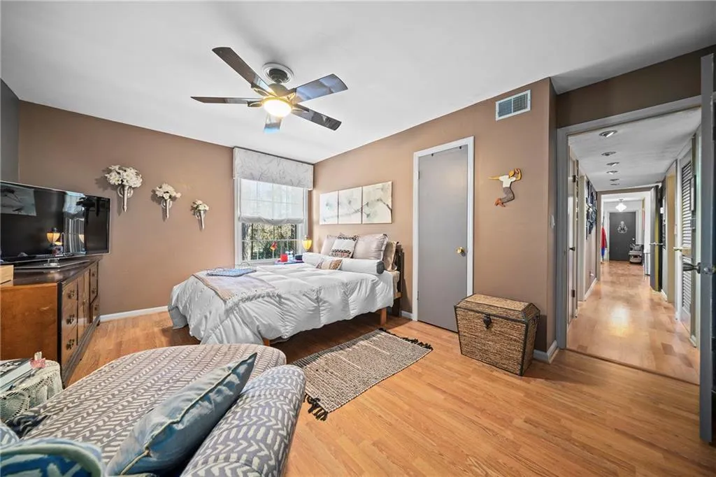 725 Dalrymple Road Unit 1d, Sandy Springs, Georgia 30328, 2 Bedrooms Bedrooms, ,2 BathroomsBathrooms,Residential,Sold,725 Dalrymple Road Unit 1d,6846451