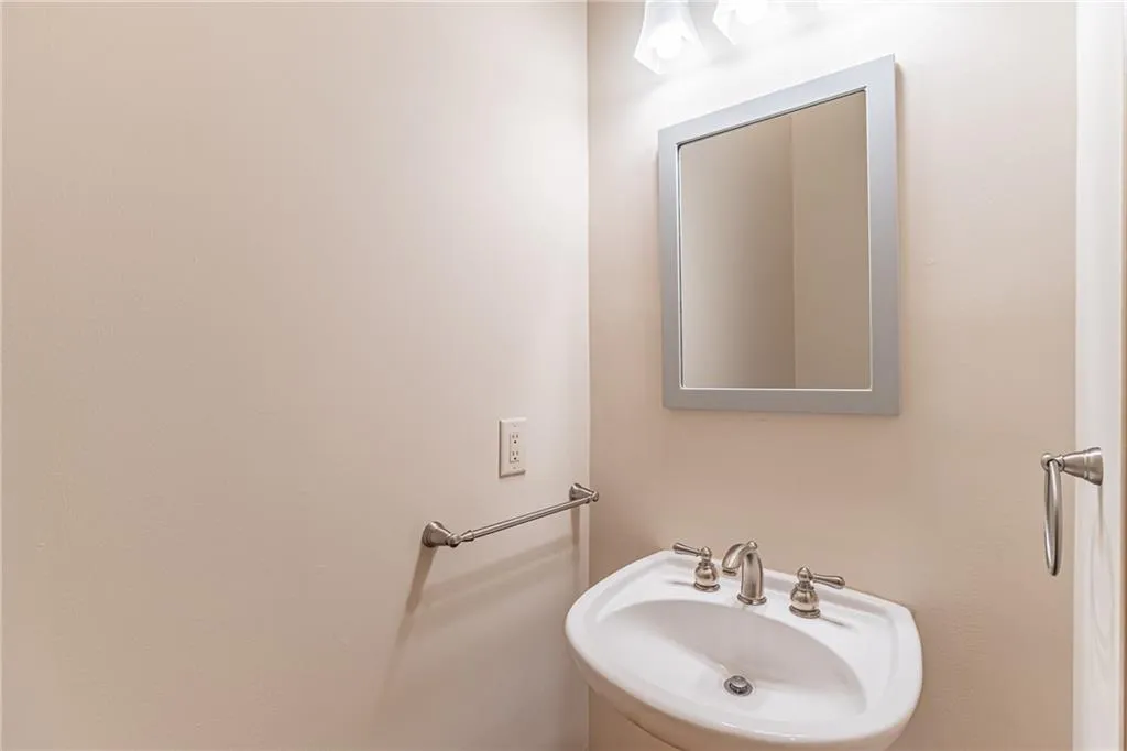 985 Pearl Point, Atlanta, Georgia 30328, 3 Bedrooms Bedrooms, ,3 BathroomsBathrooms,Residential,Sold,985 Pearl Point,7464038