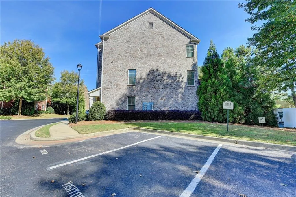 909 Dumaine Trace, Atlanta, Georgia 30328, 3 Bedrooms Bedrooms, ,3 BathroomsBathrooms,Residential,Sold,909 Dumaine Trace,6805509