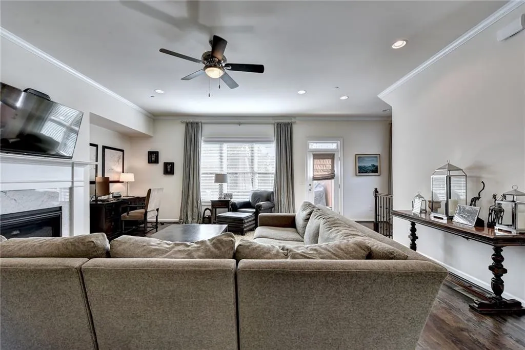909 Dumaine Trace, Atlanta, Georgia 30328, 3 Bedrooms Bedrooms, ,3 BathroomsBathrooms,Residential,Sold,909 Dumaine Trace,6805509