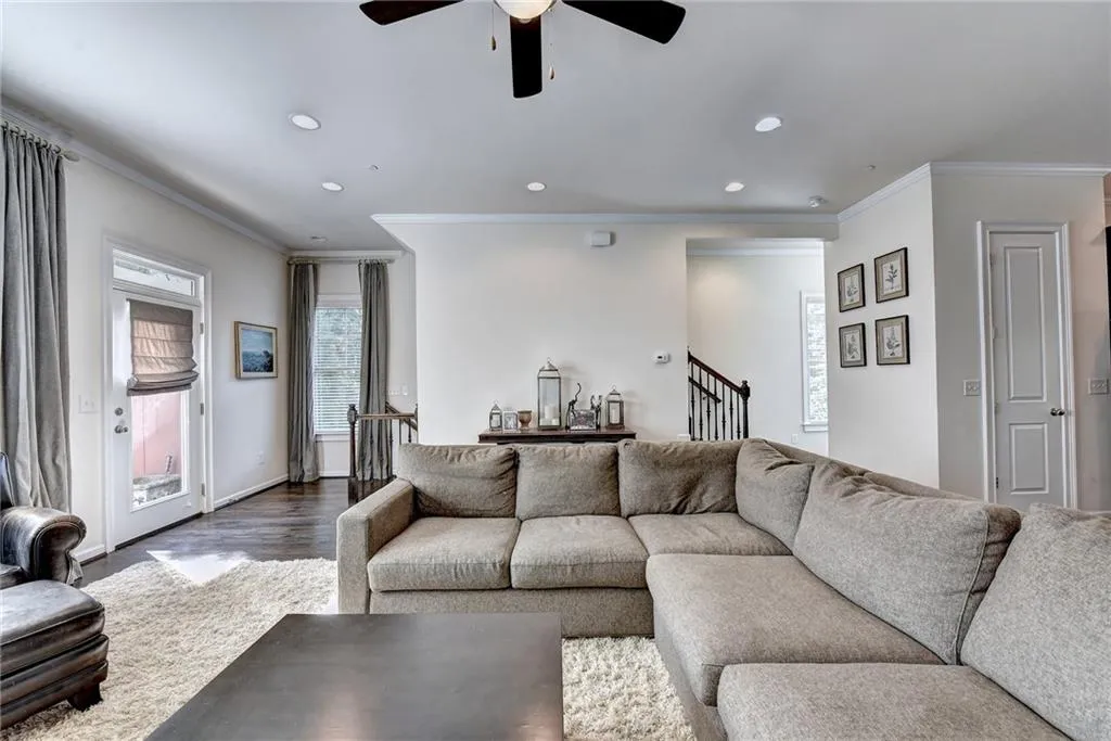 909 Dumaine Trace, Atlanta, Georgia 30328, 3 Bedrooms Bedrooms, ,3 BathroomsBathrooms,Residential,Sold,909 Dumaine Trace,6805509