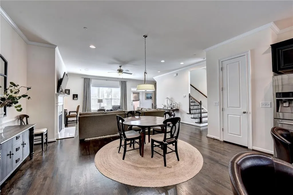 909 Dumaine Trace, Atlanta, Georgia 30328, 3 Bedrooms Bedrooms, ,3 BathroomsBathrooms,Residential,Sold,909 Dumaine Trace,6805509