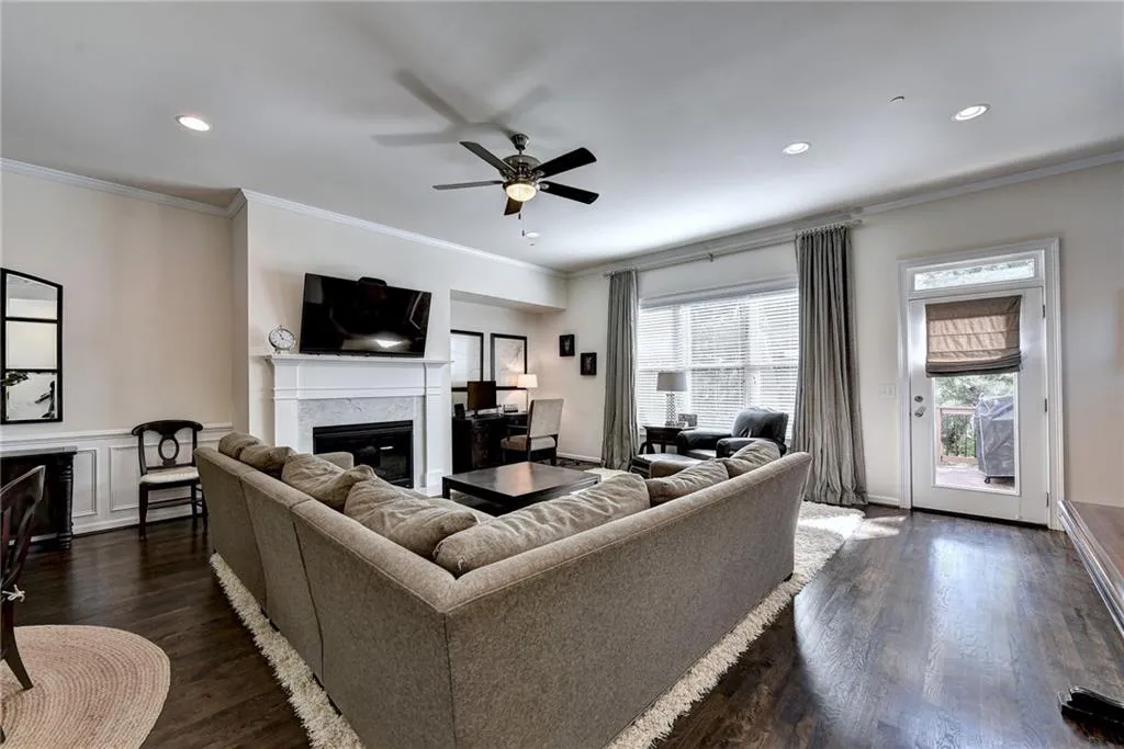 909 Dumaine Trace, Atlanta, Georgia 30328, 3 Bedrooms Bedrooms, ,3 BathroomsBathrooms,Residential,Sold,909 Dumaine Trace,6805509