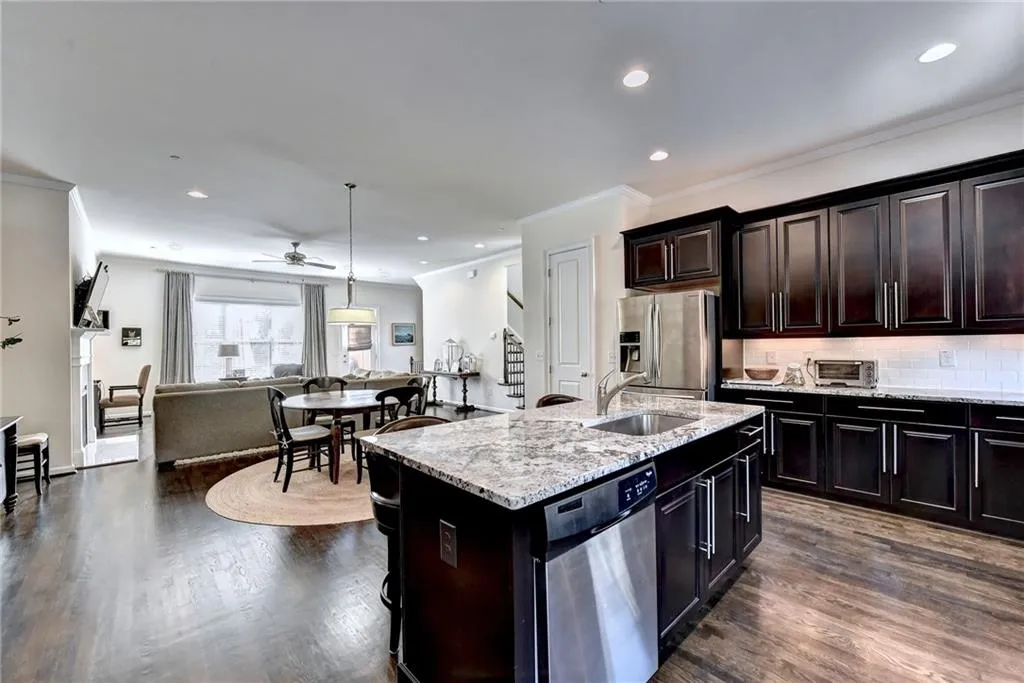 909 Dumaine Trace, Atlanta, Georgia 30328, 3 Bedrooms Bedrooms, ,3 BathroomsBathrooms,Residential,Sold,909 Dumaine Trace,6805509