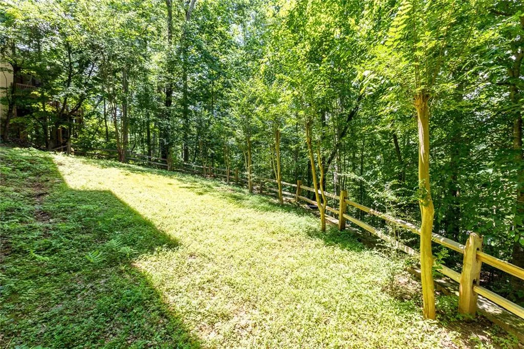 200 Grogans Lake Point, Sandy Springs, Georgia 30350, 5 Bedrooms Bedrooms, ,4 BathroomsBathrooms,Residential,Sold,200 Grogans Lake Point,5986773