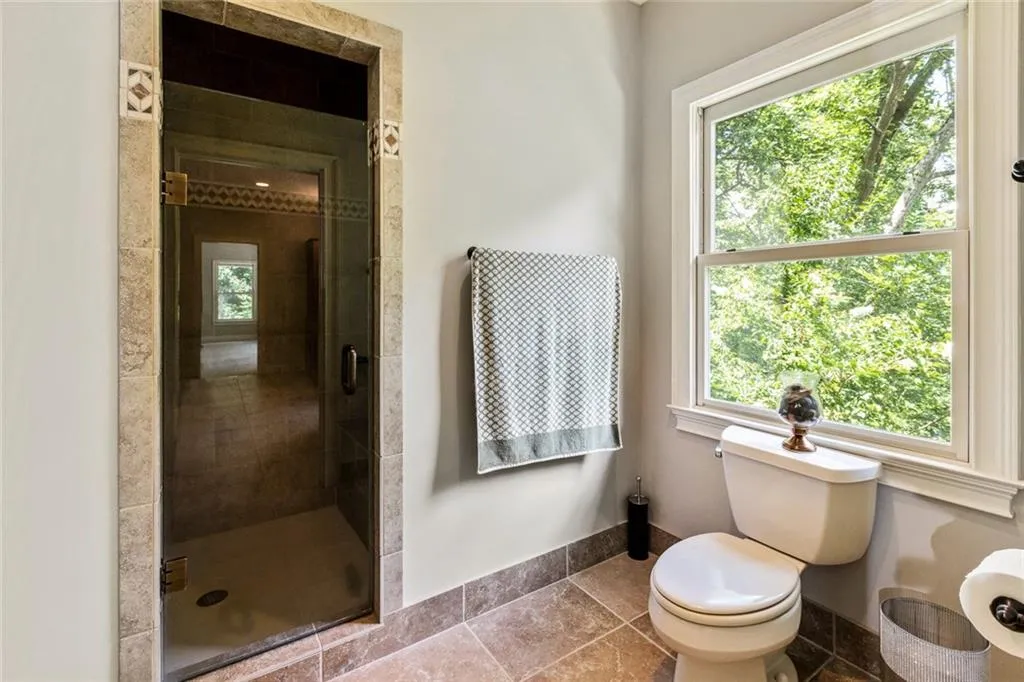 200 Grogans Lake Point, Sandy Springs, Georgia 30350, 5 Bedrooms Bedrooms, ,4 BathroomsBathrooms,Residential,Sold,200 Grogans Lake Point,5986773