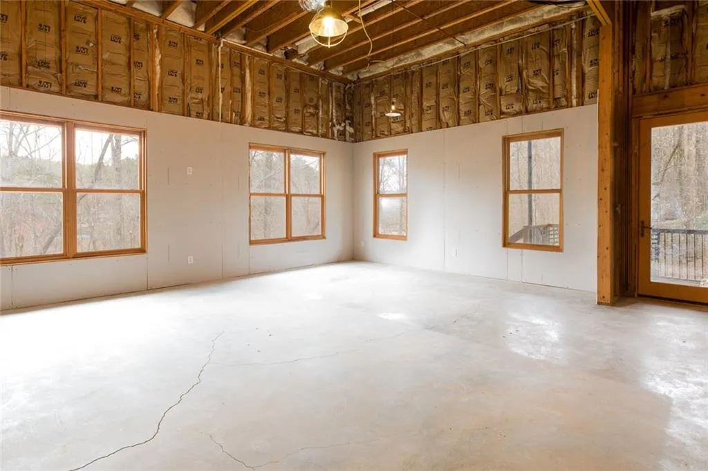 200 Grogans Lake Point, Sandy Springs, Georgia 30350, 5 Bedrooms Bedrooms, ,4 BathroomsBathrooms,Residential,Sold,200 Grogans Lake Point,5986773