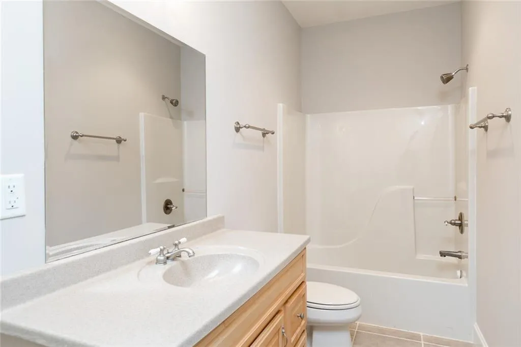 200 Grogans Lake Point, Sandy Springs, Georgia 30350, 5 Bedrooms Bedrooms, ,4 BathroomsBathrooms,Residential,Sold,200 Grogans Lake Point,5986773