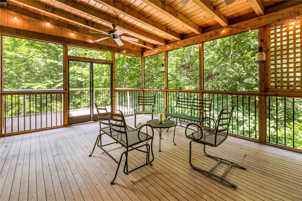 200 Grogans Lake Point, Sandy Springs, Georgia 30350, 5 Bedrooms Bedrooms, ,4 BathroomsBathrooms,Residential,Sold,200 Grogans Lake Point,5986773