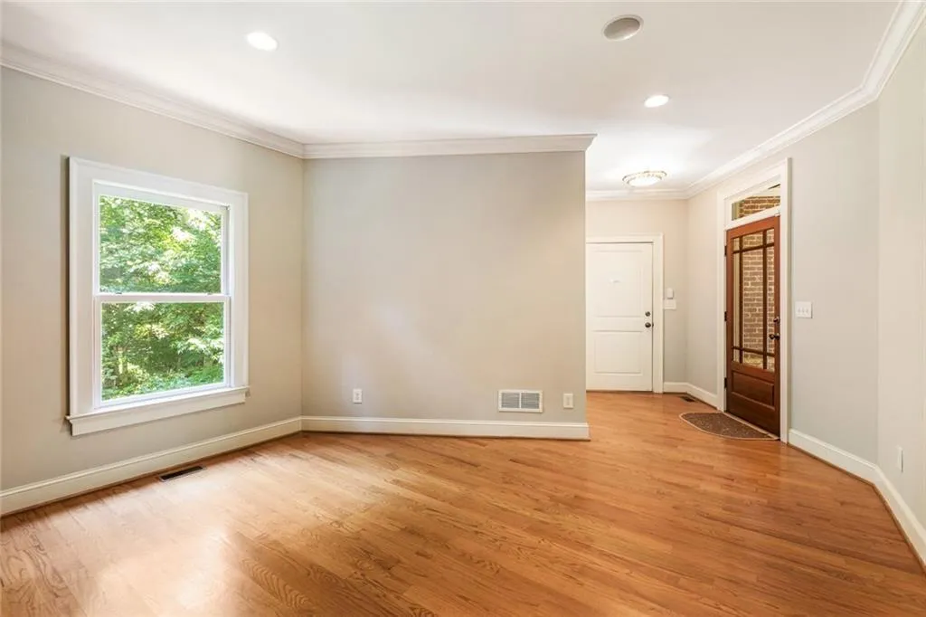200 Grogans Lake Point, Sandy Springs, Georgia 30350, 5 Bedrooms Bedrooms, ,4 BathroomsBathrooms,Residential,Sold,200 Grogans Lake Point,5986773