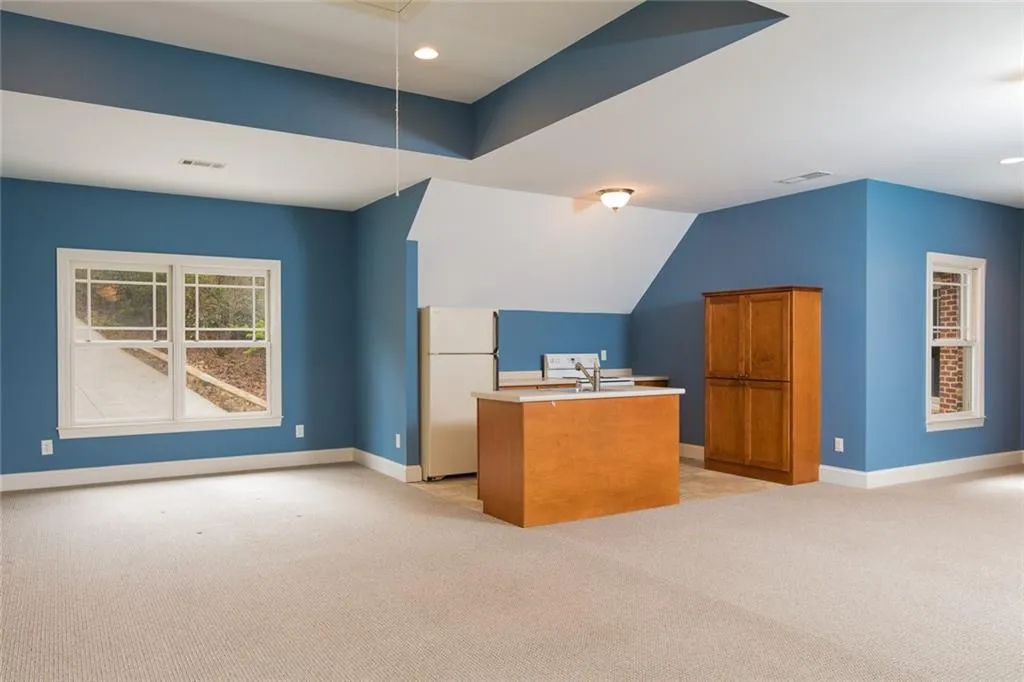 200 Grogans Lake Point, Sandy Springs, Georgia 30350, 5 Bedrooms Bedrooms, ,4 BathroomsBathrooms,Residential,Sold,200 Grogans Lake Point,5986773