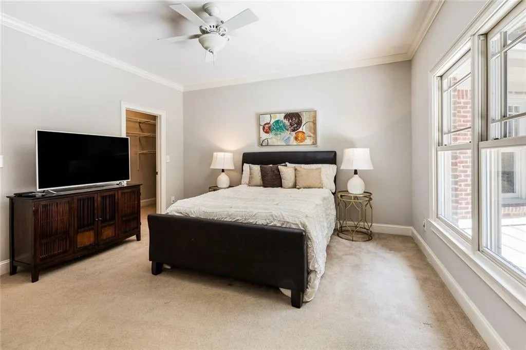 200 Grogans Lake Point, Sandy Springs, Georgia 30350, 5 Bedrooms Bedrooms, ,4 BathroomsBathrooms,Residential,Sold,200 Grogans Lake Point,5986773