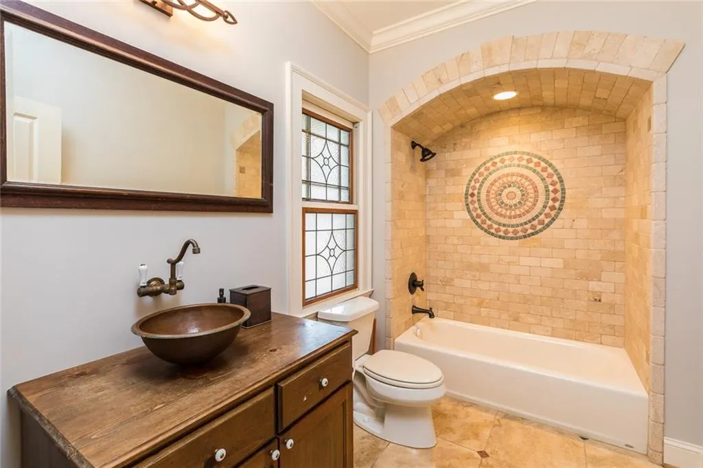 200 Grogans Lake Point, Sandy Springs, Georgia 30350, 5 Bedrooms Bedrooms, ,4 BathroomsBathrooms,Residential,Sold,200 Grogans Lake Point,5986773