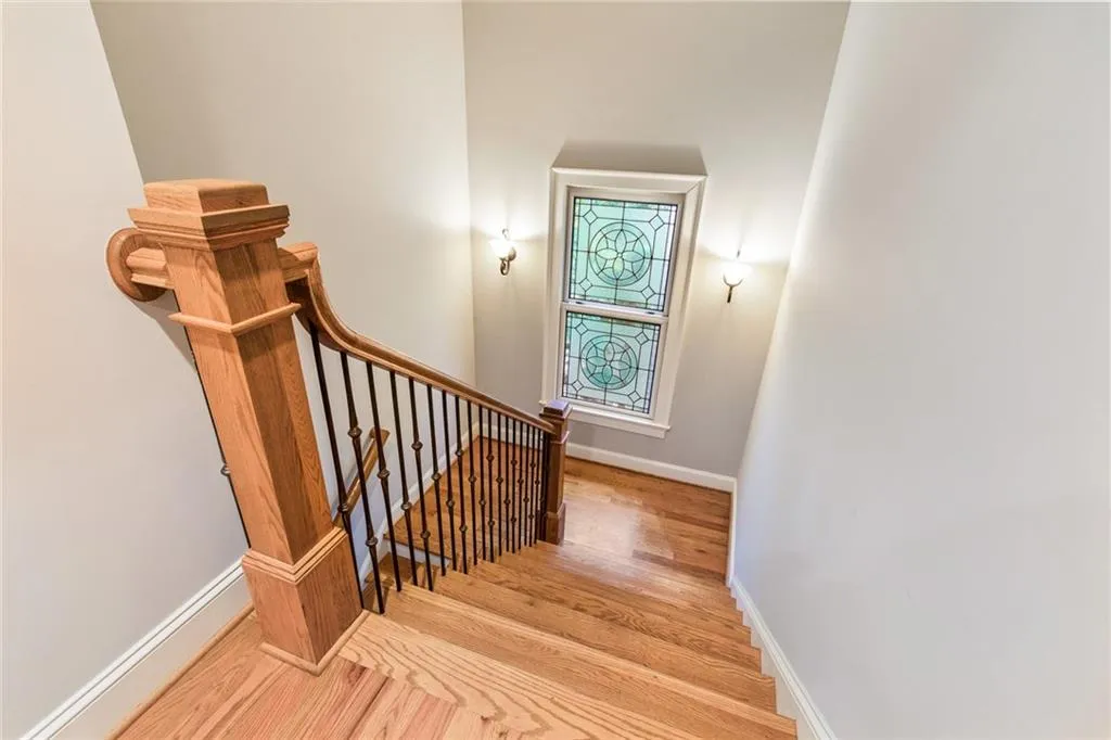 200 Grogans Lake Point, Sandy Springs, Georgia 30350, 5 Bedrooms Bedrooms, ,4 BathroomsBathrooms,Residential,Sold,200 Grogans Lake Point,5986773