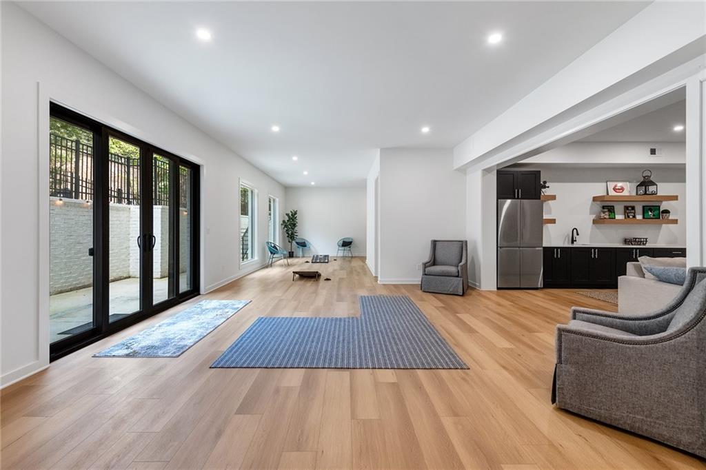 5475 Mt Vernon Pkwy, Sandy Springs, Georgia 30327, 5 Bedrooms Bedrooms, ,7 BathroomsBathrooms,Residential,Sold,5475 Mt Vernon Pkwy,7307267