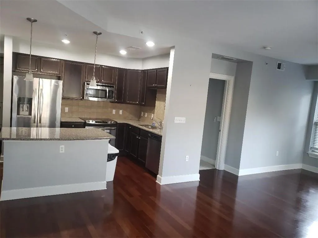 200 River Vista Drive Unit 303, Atlanta, Georgia 30339, 2 Bedrooms Bedrooms, ,2 BathroomsBathrooms,Residential,Sold,200 River Vista Drive Unit 303,6819380
