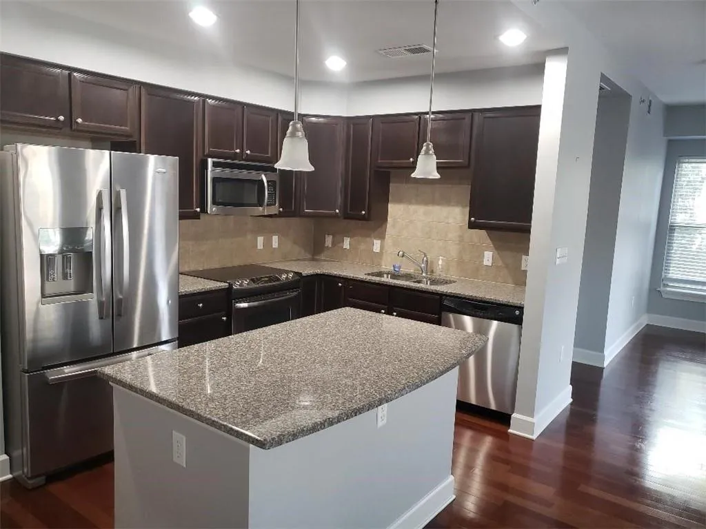 200 River Vista Drive Unit 303, Atlanta, Georgia 30339, 2 Bedrooms Bedrooms, ,2 BathroomsBathrooms,Residential,Sold,200 River Vista Drive Unit 303,6819380
