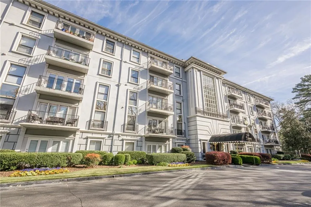 View of apartment building / complex