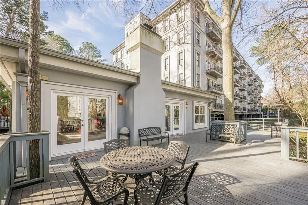 3201 Lenox Road Ne Unit 16, Atlanta, Georgia 30324, 1 Bedroom Bedrooms, ,1 BathroomBathrooms,Residential,For Sale,3201 Lenox Road Ne Unit 16,7611774