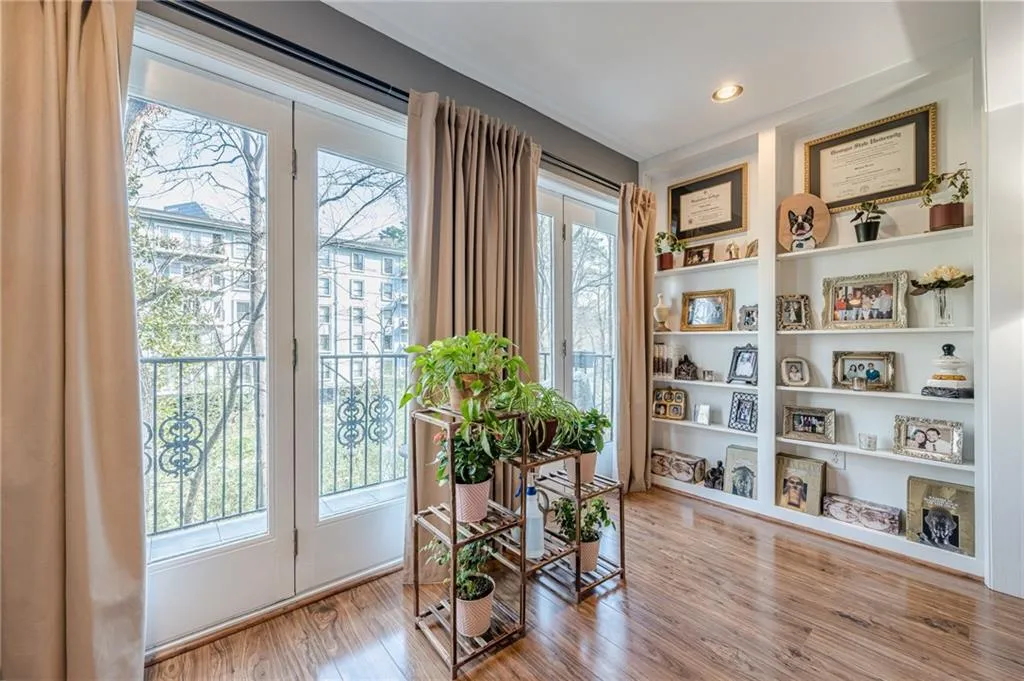 3201 Lenox Road Ne Unit 16, Atlanta, Georgia 30324, 1 Bedroom Bedrooms, ,1 BathroomBathrooms,Residential,For Sale,3201 Lenox Road Ne Unit 16,7611774
