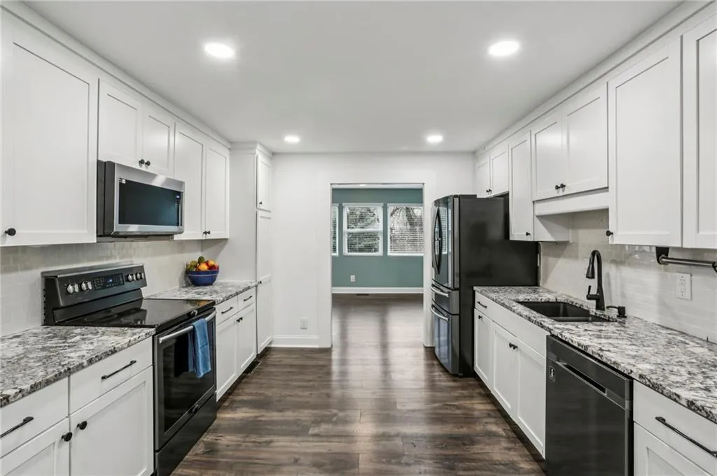 6118 Barfield Road, Atlanta, Georgia 30328, 4 Bedrooms Bedrooms, ,3 BathroomsBathrooms,Residential,For Sale,6118 Barfield Road,7702378