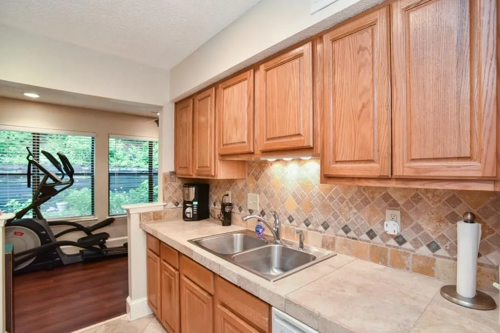 1611 Huntingdon Chase, Sandy Springs, Georgia 30350, 2 Bedrooms Bedrooms, ,2 BathroomsBathrooms,Residential,Sold,1611 Huntingdon Chase,5869078