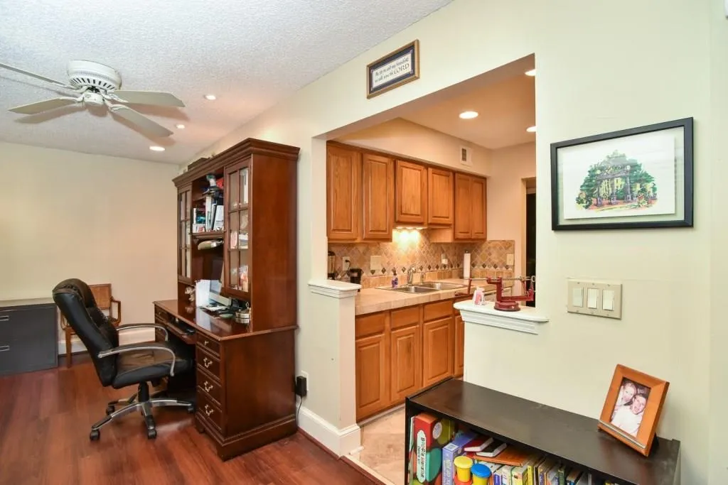 1611 Huntingdon Chase, Sandy Springs, Georgia 30350, 2 Bedrooms Bedrooms, ,2 BathroomsBathrooms,Residential,Sold,1611 Huntingdon Chase,5869078