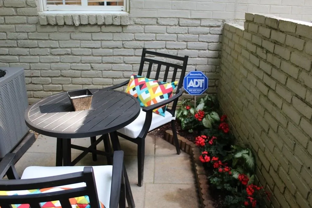 6940 Roswell Road Unit 19d, Atlanta, Georgia 30328, 2 Bedrooms Bedrooms, ,1 BathroomBathrooms,Residential,Sold,6940 Roswell Road Unit 19d,6544956