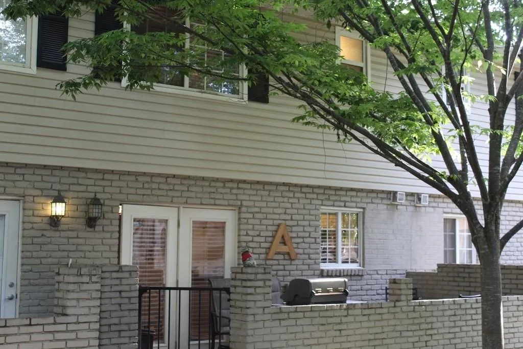 6940 Roswell Road Unit 19d, Atlanta, Georgia 30328, 2 Bedrooms Bedrooms, ,1 BathroomBathrooms,Residential,Sold,6940 Roswell Road Unit 19d,6544956