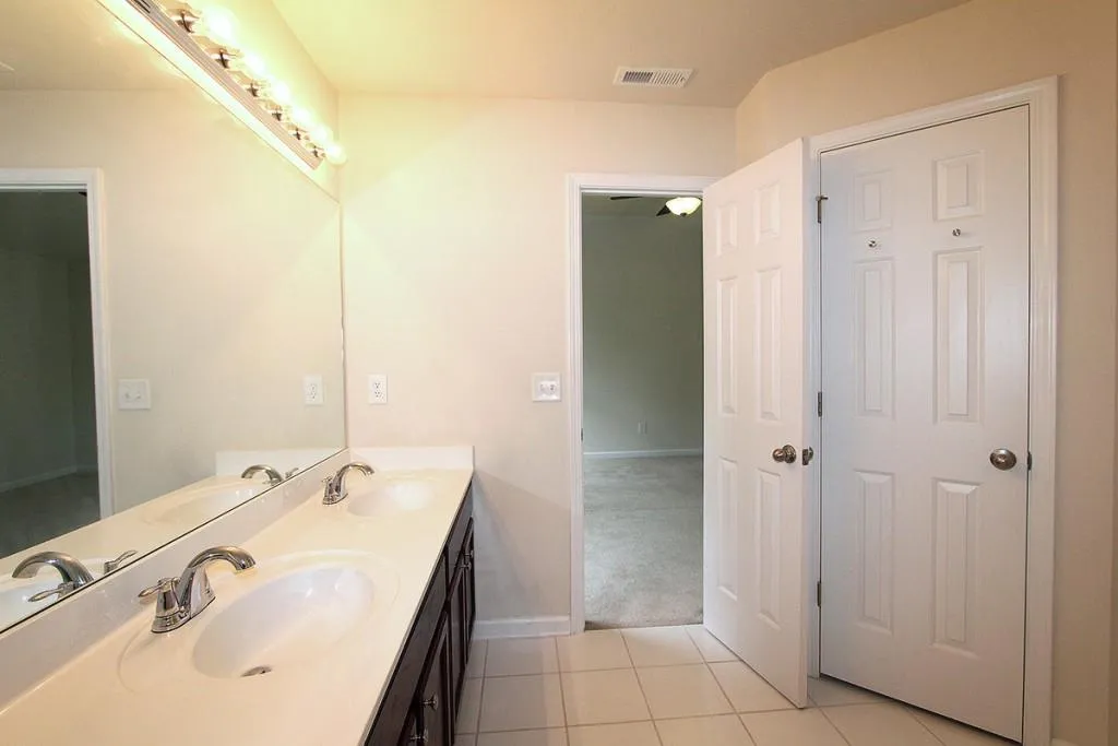 3657 Chattahoochee Summit Drive Unit 3657, Atlanta, Georgia 30339, 3 Bedrooms Bedrooms, ,3 BathroomsBathrooms,Residential,Sold,3657 Chattahoochee Summit Drive Unit 3657,5609407
