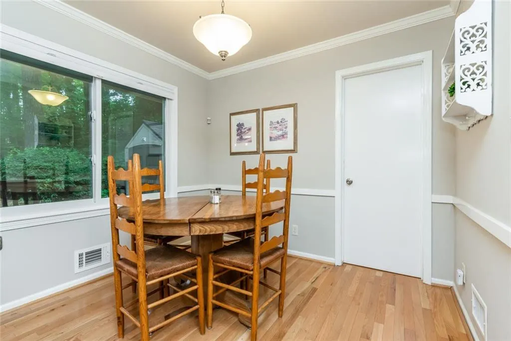 7120 Dunhill Terrace Ne, Sandy Springs, Georgia 30328, 3 Bedrooms Bedrooms, ,2 BathroomsBathrooms,Residential,Sold,7120 Dunhill Terrace Ne,6895511