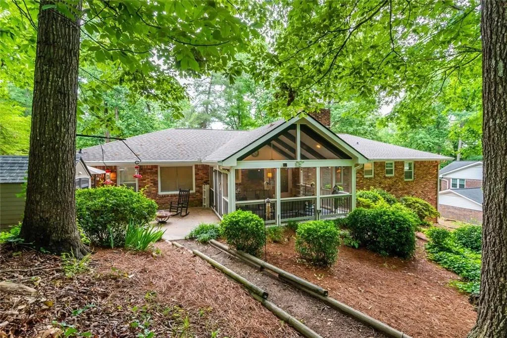 7120 Dunhill Terrace Ne, Sandy Springs, Georgia 30328, 3 Bedrooms Bedrooms, ,2 BathroomsBathrooms,Residential,Sold,7120 Dunhill Terrace Ne,6895511